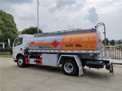 小盟配送国六东风8.5方加油车 高效与品质兼备的现车批发利器