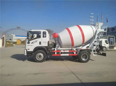 重汽豪沃12方搅拌车价格及混凝土搅拌车、加油车市场概览