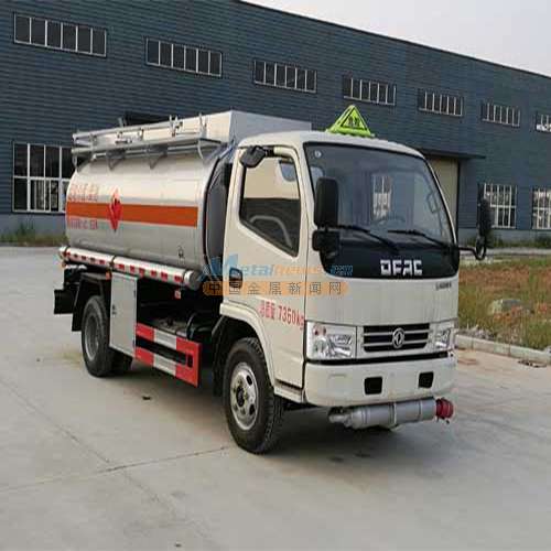 辽宁万合力兴汽车 供应铁岭地区优质油罐车及加油车